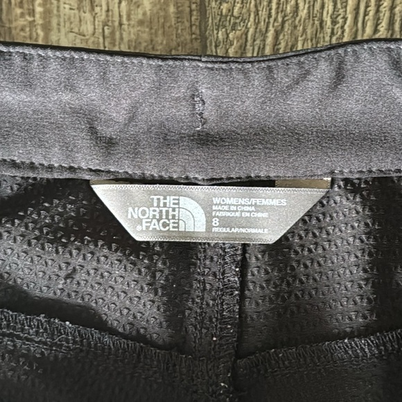 THE NORTH FACE WOMEN COMFY SHORTS, SIZE 8 - Picture 5 of 11